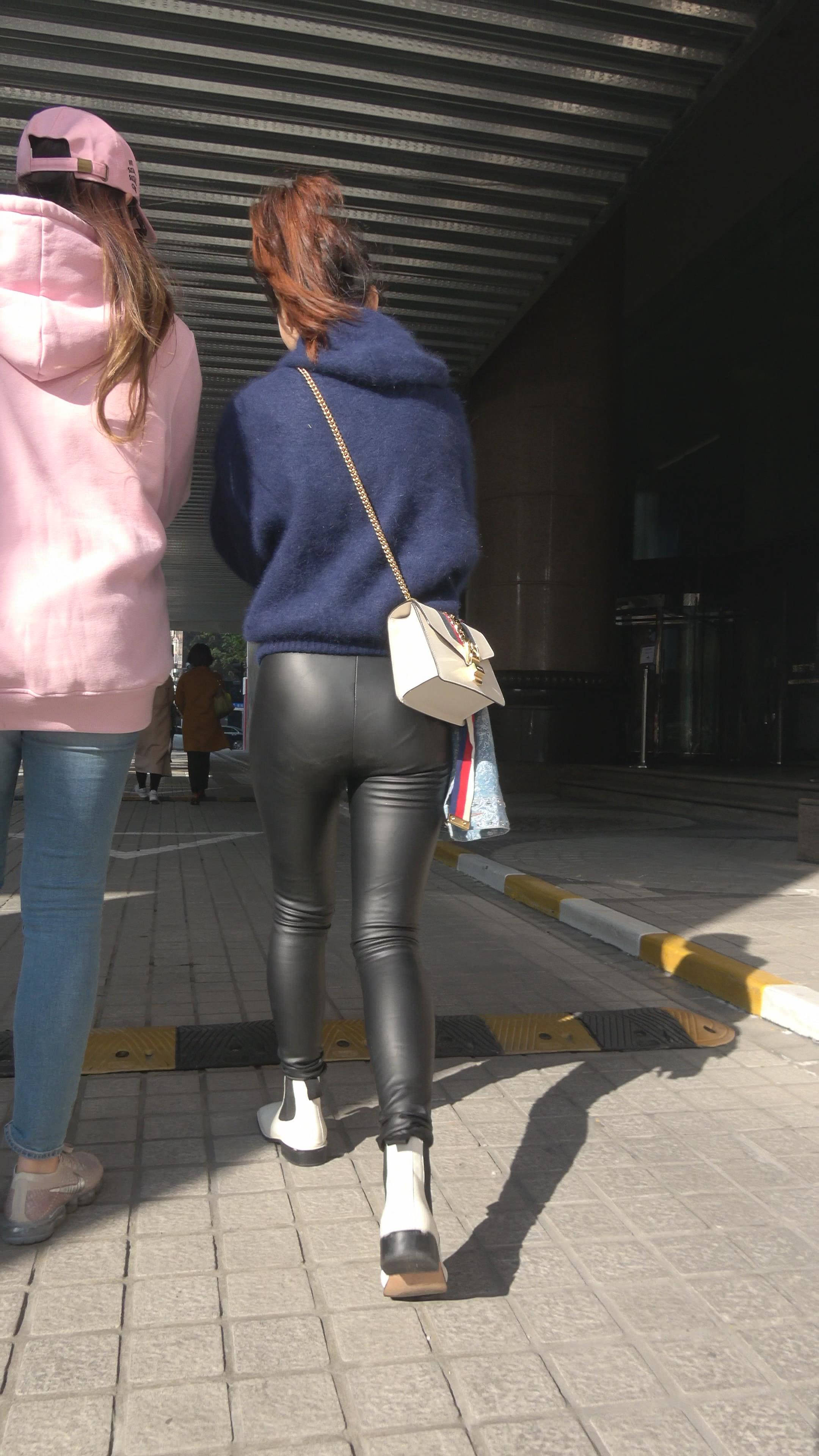 4K 街拍皮裤美女第一季