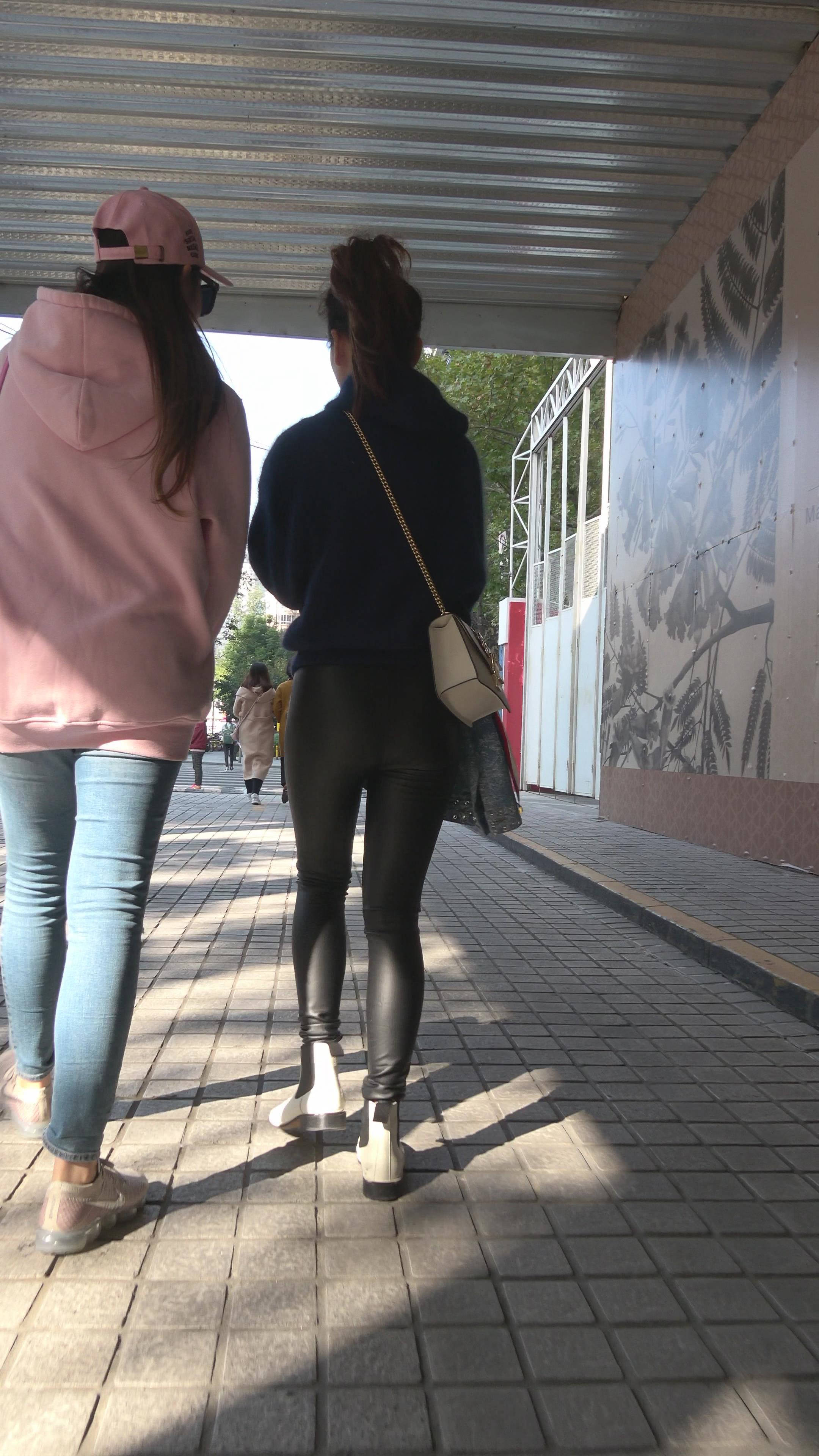 4K 街拍皮裤美女第一季