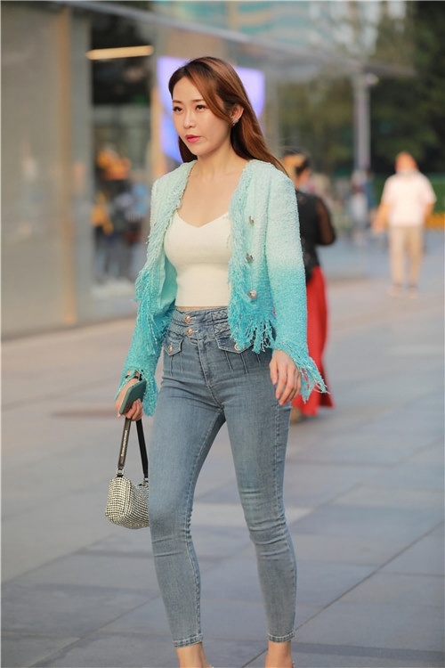 蓝色紧牛美女(109P)[1.39G/JPG]