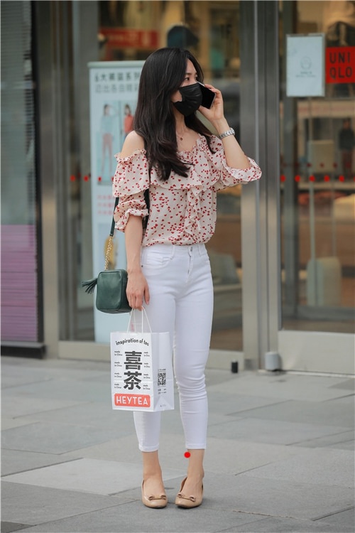 白裤紧身美女(169P)[2.02G/JPG]