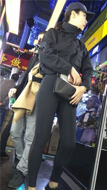 4K超清视频！身材出众气质极佳的耐克紧身裤美女第一季[2GB]