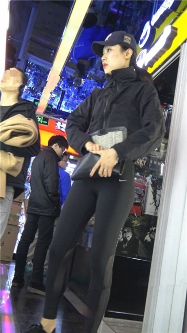 4K超清视频！身材出众气质极佳的耐克紧身裤美女第一季[2GB]