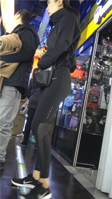 4K超清视频！身材出众气质极佳的耐克紧身裤美女第一季[2GB]