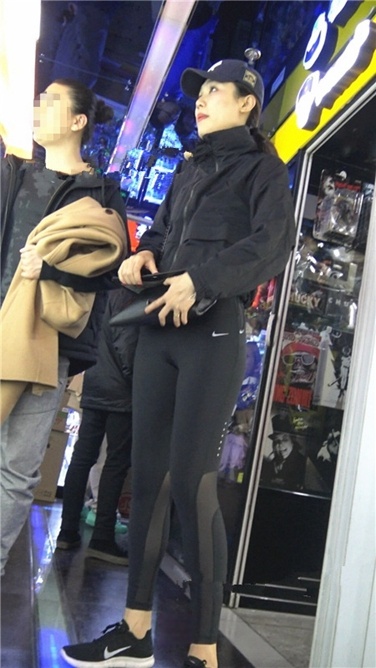 4K超清视频！身材出众气质极佳的耐克紧身裤美女第一季[2GB]