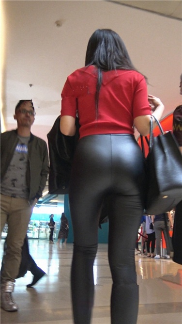 4K超清视频极！紧到无情的紧身皮裤美女[MP4/1.8GB]