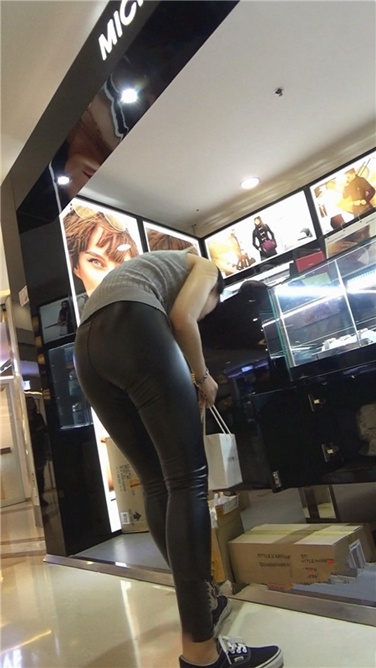 4K超清！皮裤老板娘！[MP4/2.5GB]