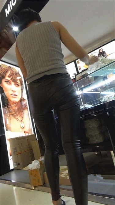 4K超清！皮裤老板娘！[MP4/2.5GB]