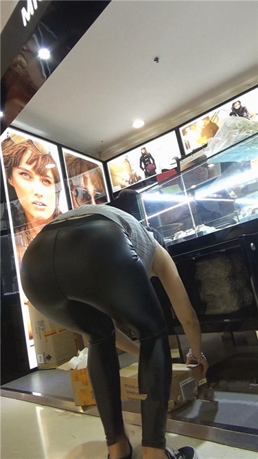 4K超清！皮裤老板娘！[MP4/2.5GB]