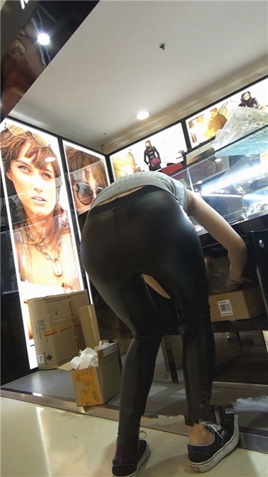 4K超清！皮裤老板娘！[MP4/2.5GB]