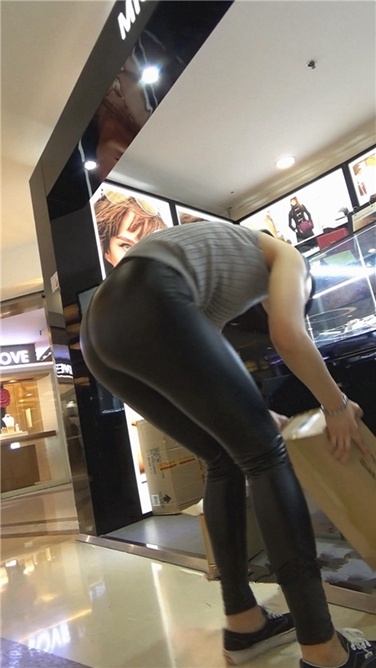 4K超清！皮裤老板娘！[MP4/2.5GB]