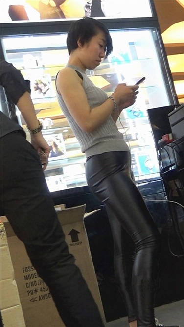 4K超清！皮裤老板娘！[MP4/2.5GB]