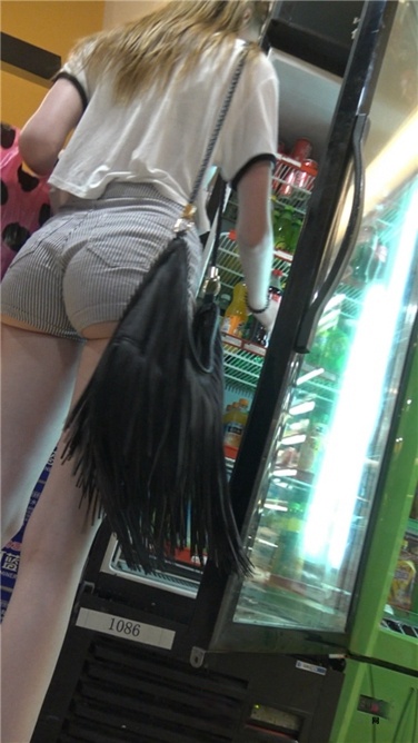 【街拍之魂】4K超清！超极品大长腿超短热裤美臀美女[MP4/3GB]