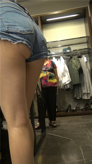 4K超清！极品大长腿超短热裤路美屯之小美女[MP4/2GB]