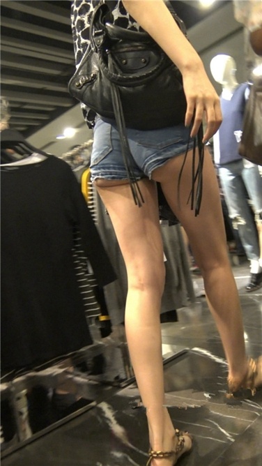 4K超清！极品大长腿超短热裤路美屯之小美女[MP4/2GB]