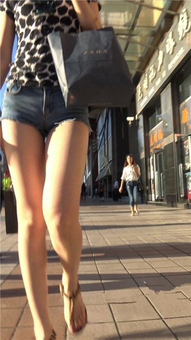 4K超清！极品大长腿超短热裤路美屯之小美女[MP4/2GB]