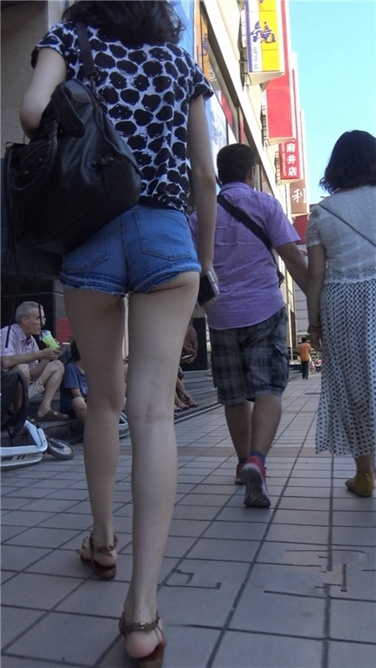 4K超清！极品大长腿超短热裤路美屯之小美女[MP4/2GB]