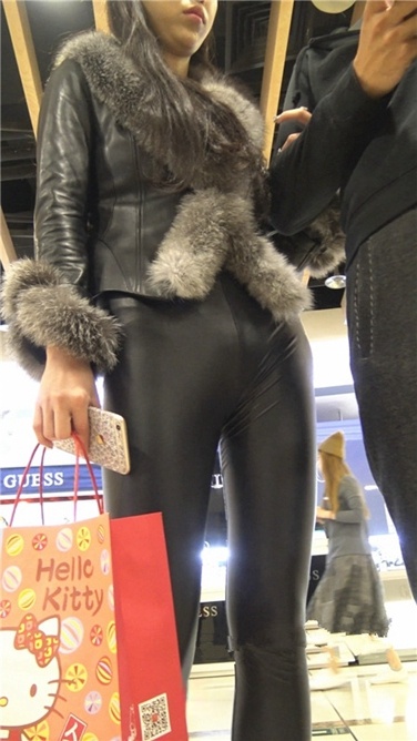 4K超清画质！商场姓感紧身皮裤高挑美女第二季[3GB/MP4]