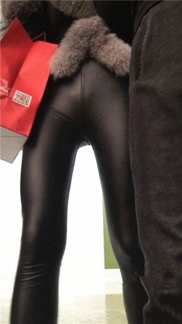 4K超清画质！商场姓感紧身皮裤高挑美女第二季[3GB/MP4]