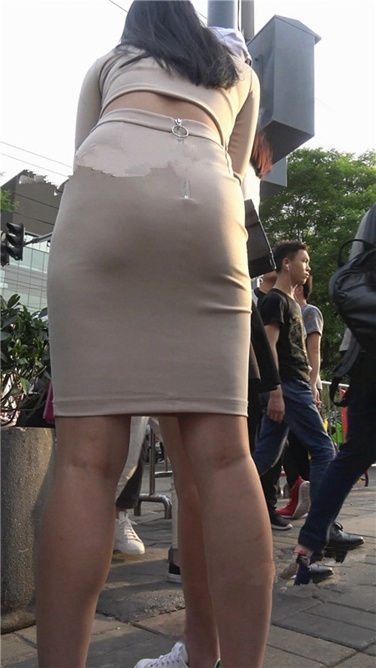 4K超清视频极！行走中的荷尔蒙-极品浅黄色包屯裙大美女[2G]