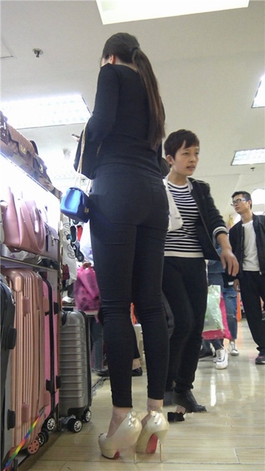 4K超清视频！极品浅黄大高跟紧身黑裤美女第一节[MP4/3GB]