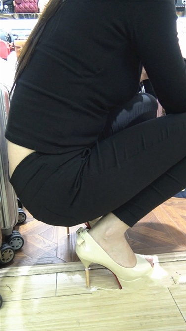 4K超清视频！极品浅黄大高跟紧身黑裤美女第一节[MP4/3GB]