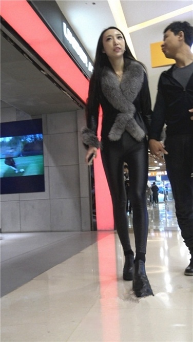 4K超清画质！商场性感紧身皮裤高挑美女第一季[3GB/MP4]