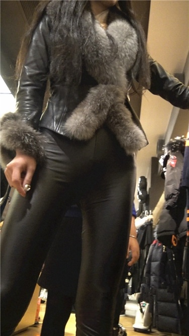 4K超清画质！商场性感紧身皮裤高挑美女第一季[3GB/MP4]