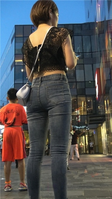 4K超清！弥红灯光下的紧牛路脐shaofu[MP4/2GB]