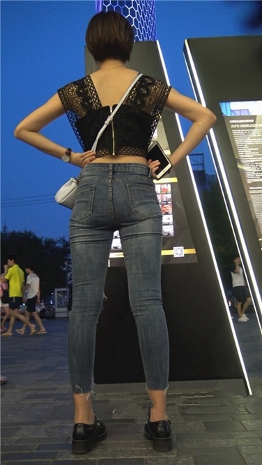 4K超清！弥红灯光下的紧牛路脐shaofu[MP4/2GB]