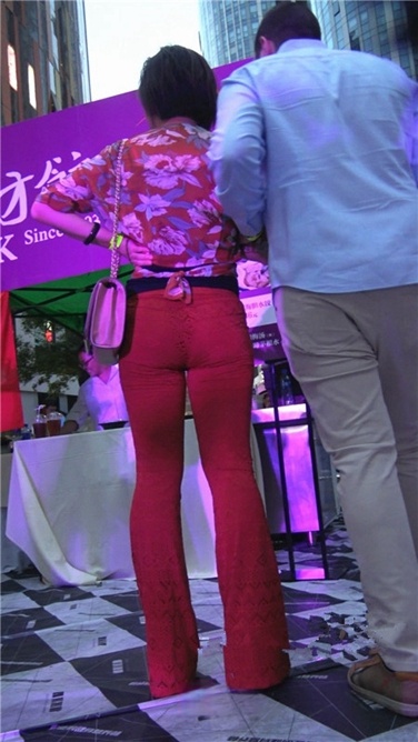 4K超清！颇具韵味的红裤熟女[MP4/1.5GB]