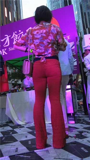 4K超清！颇具韵味的红裤熟女[MP4/1.5GB]