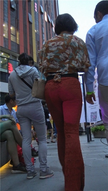 4K超清！颇具韵味的红裤熟女[MP4/1.5GB]