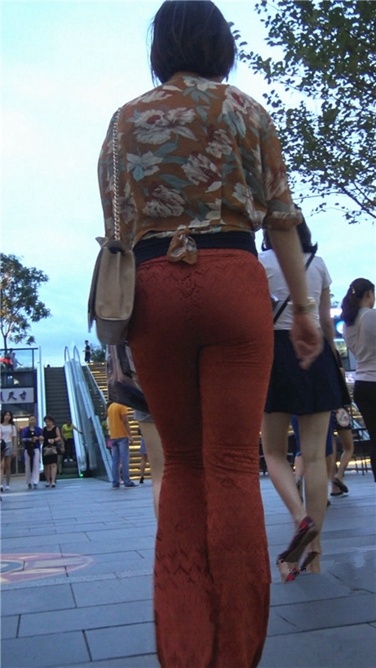 4K超清！颇具韵味的红裤熟女[MP4/1.5GB]