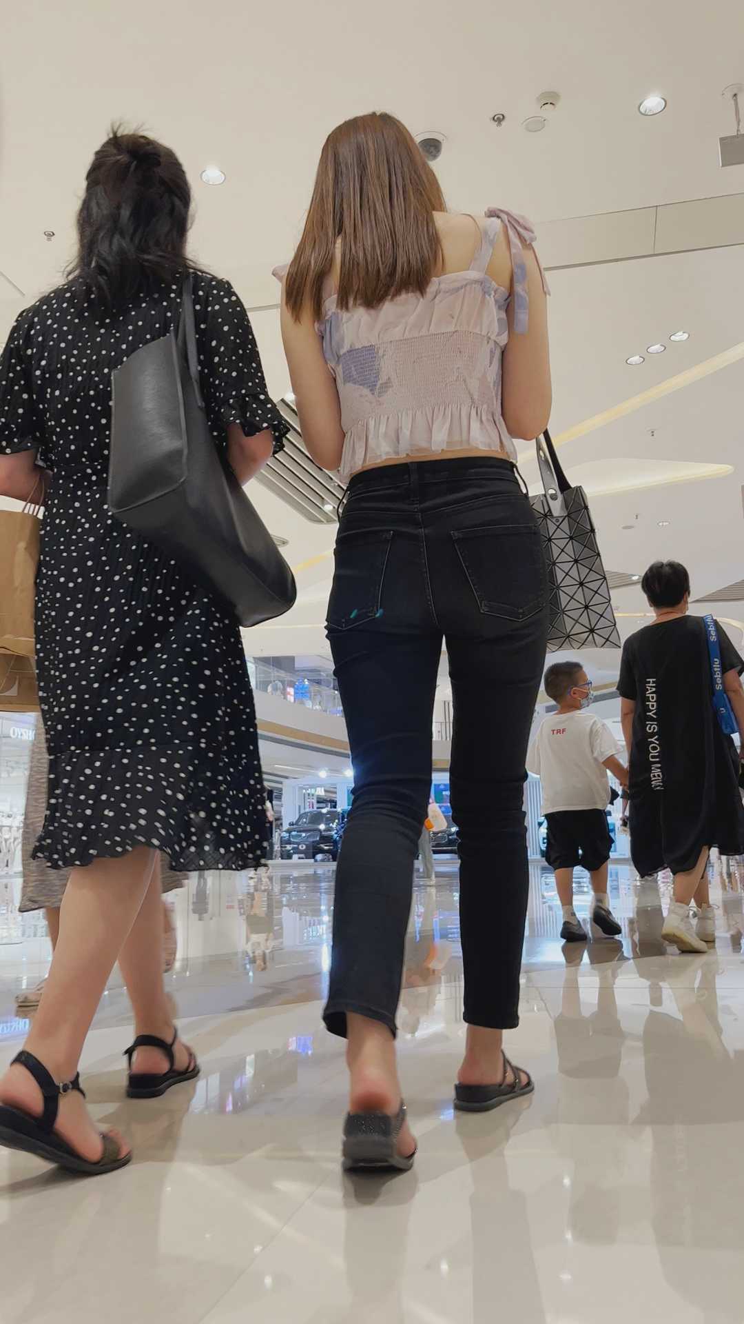 (积分118)性感包臀黑牛仔美女