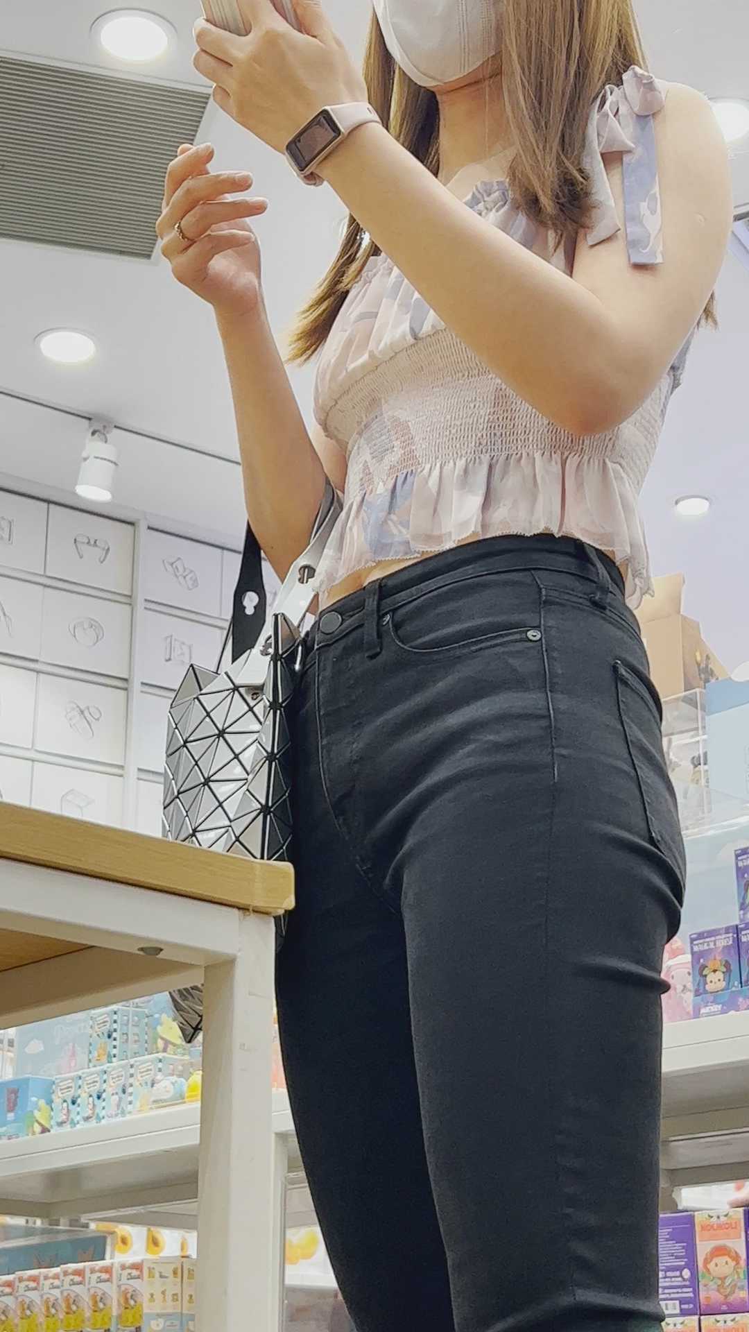 (积分118)性感包臀黑牛仔美女