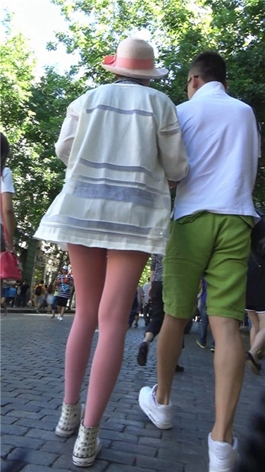 罕见的粉色SW高挑凉帽美女[MP4/1GB]