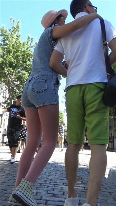 罕见的粉色SW高挑凉帽美女[MP4/1GB]