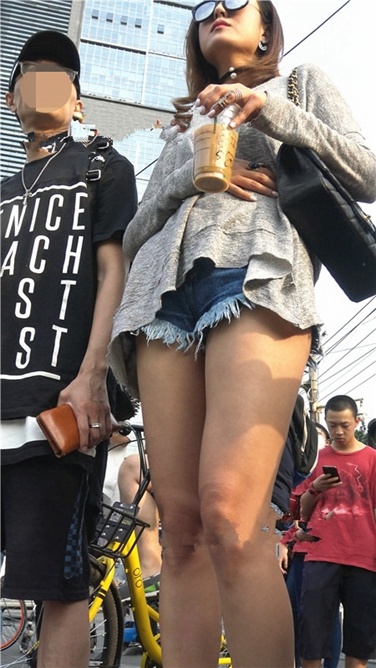 4K超清视频！极品大长腿高跟墨镜美MM[MP4/2GB]