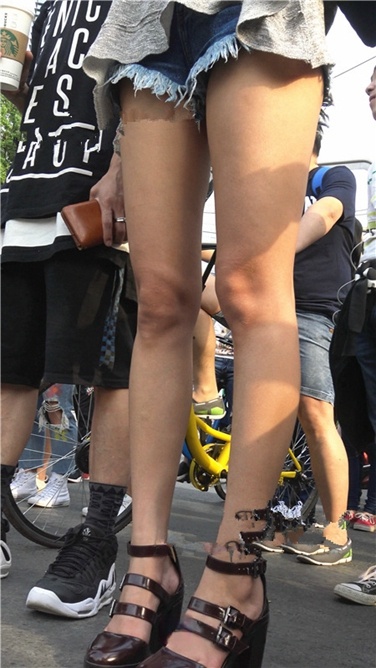 4K超清视频！极品大长腿高跟墨镜美MM[MP4/2GB]