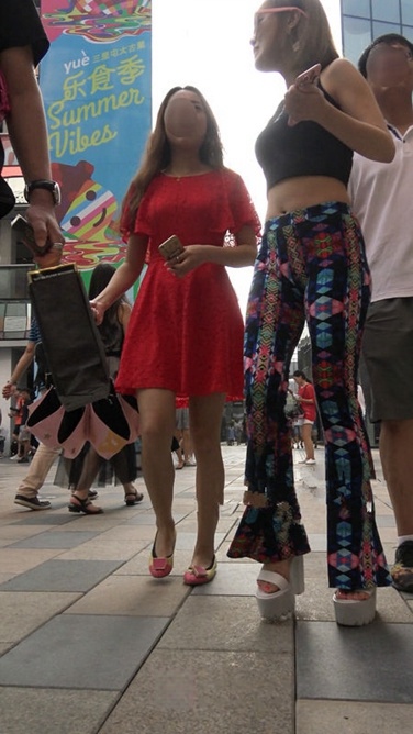 4K超清视频！高挑紧身花裤[MP4/500MB]