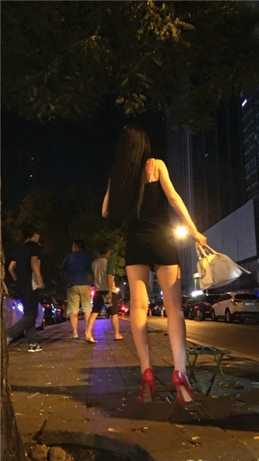 4K超清！超短紧身包臀裙红色高跟S货[MP4/1GB]