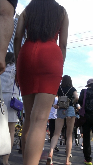 4K超清视频！蓝天下的一抹艳红[MP4/1.8GB]