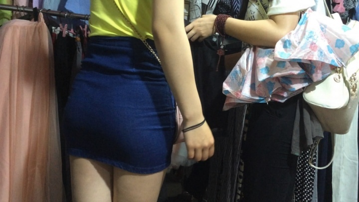 翘臀牛仔裙小妹[MP4/1GB]