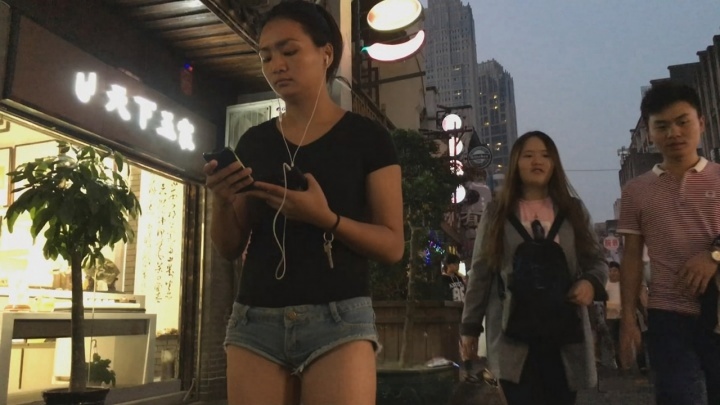 初冬的超短紧牛[MP4/4GB]