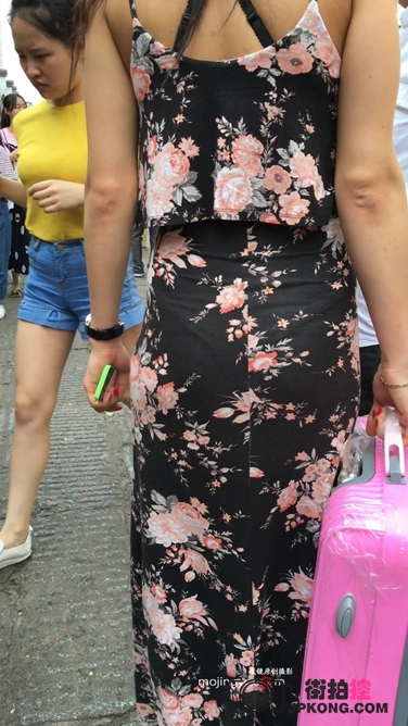 牡丹贴身长裙曼妙身材美女[MP4/2GB]