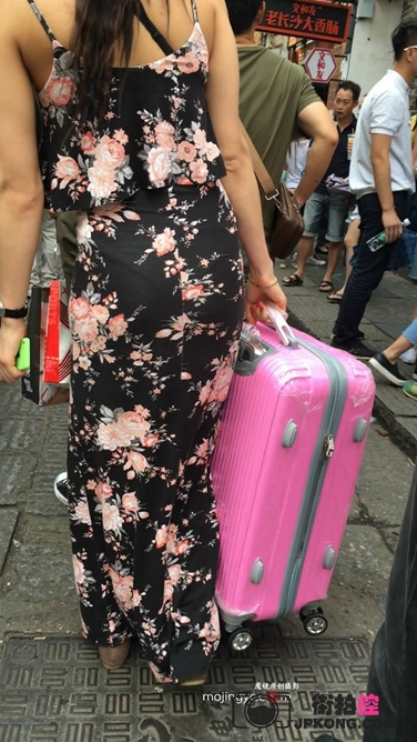 牡丹贴身长裙曼妙身材美女[MP4/2GB]