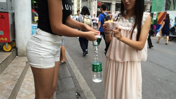 一个字 翘 [MP4/3GB]