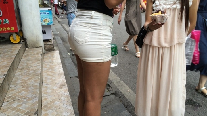 一个字 翘 [MP4/3GB]