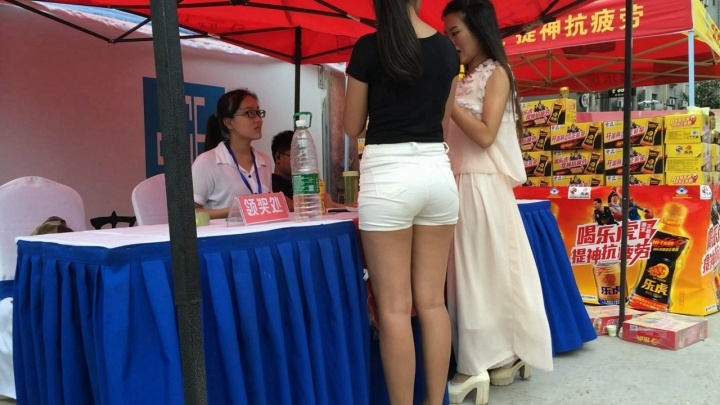 一个字 翘 [MP4/3GB]