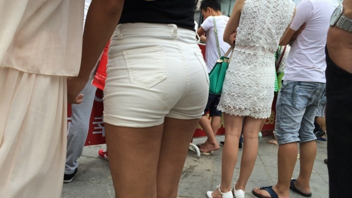 一个字 翘 [MP4/3GB]